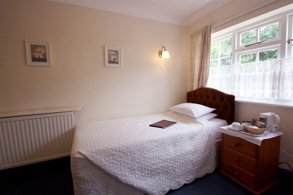 Gatwick Castle B&B Горлі Екстер'єр фото