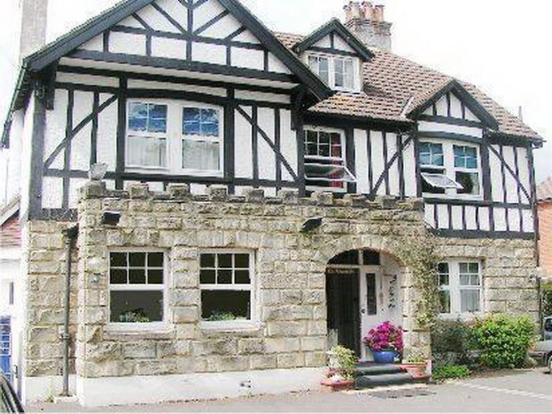 Gatwick Castle B&B Горлі Екстер'єр фото