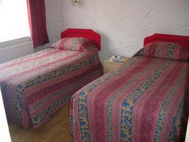 Gatwick Castle B&B Горлі Екстер'єр фото
