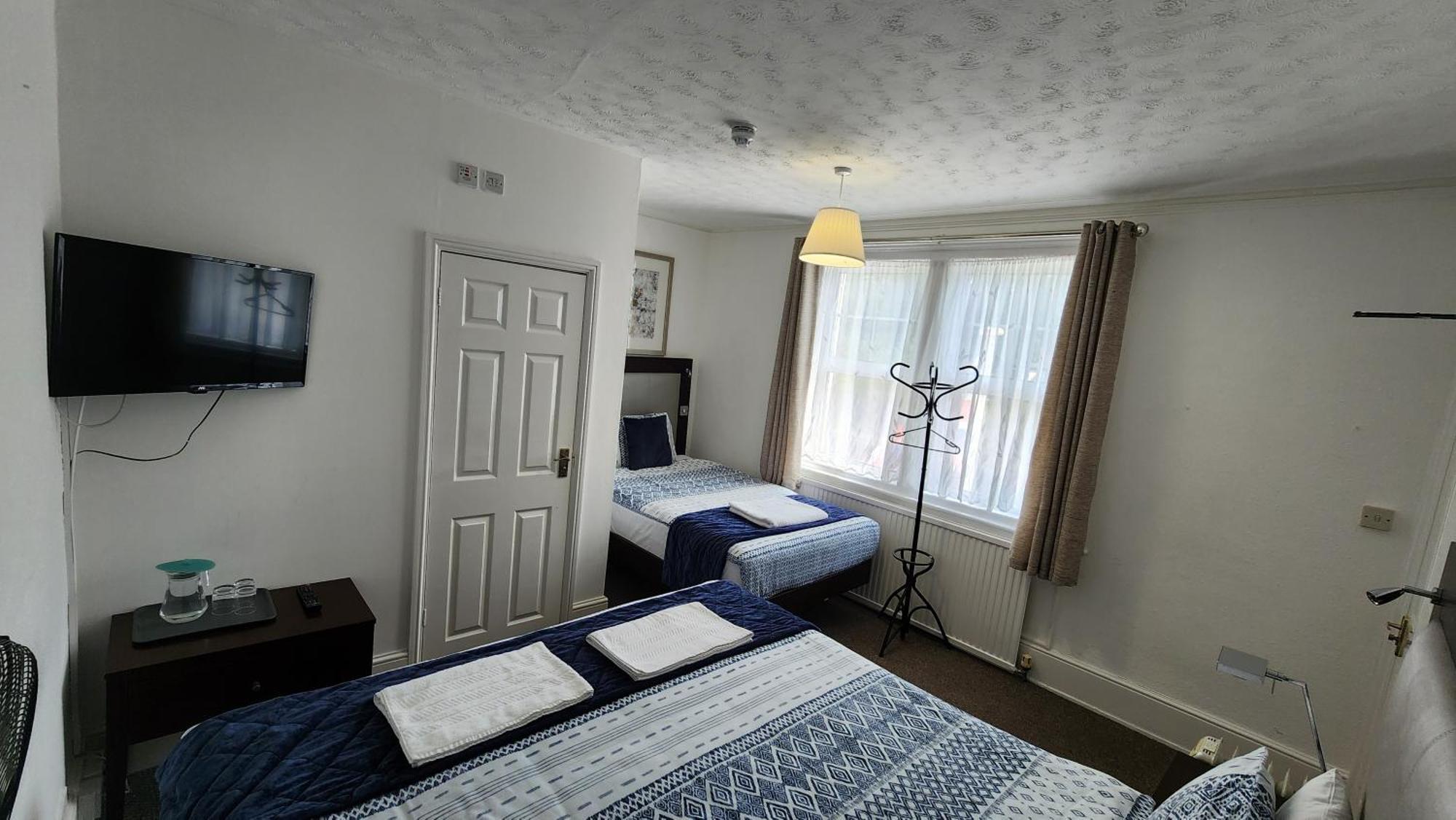 Gatwick Castle B&B Горлі Екстер'єр фото