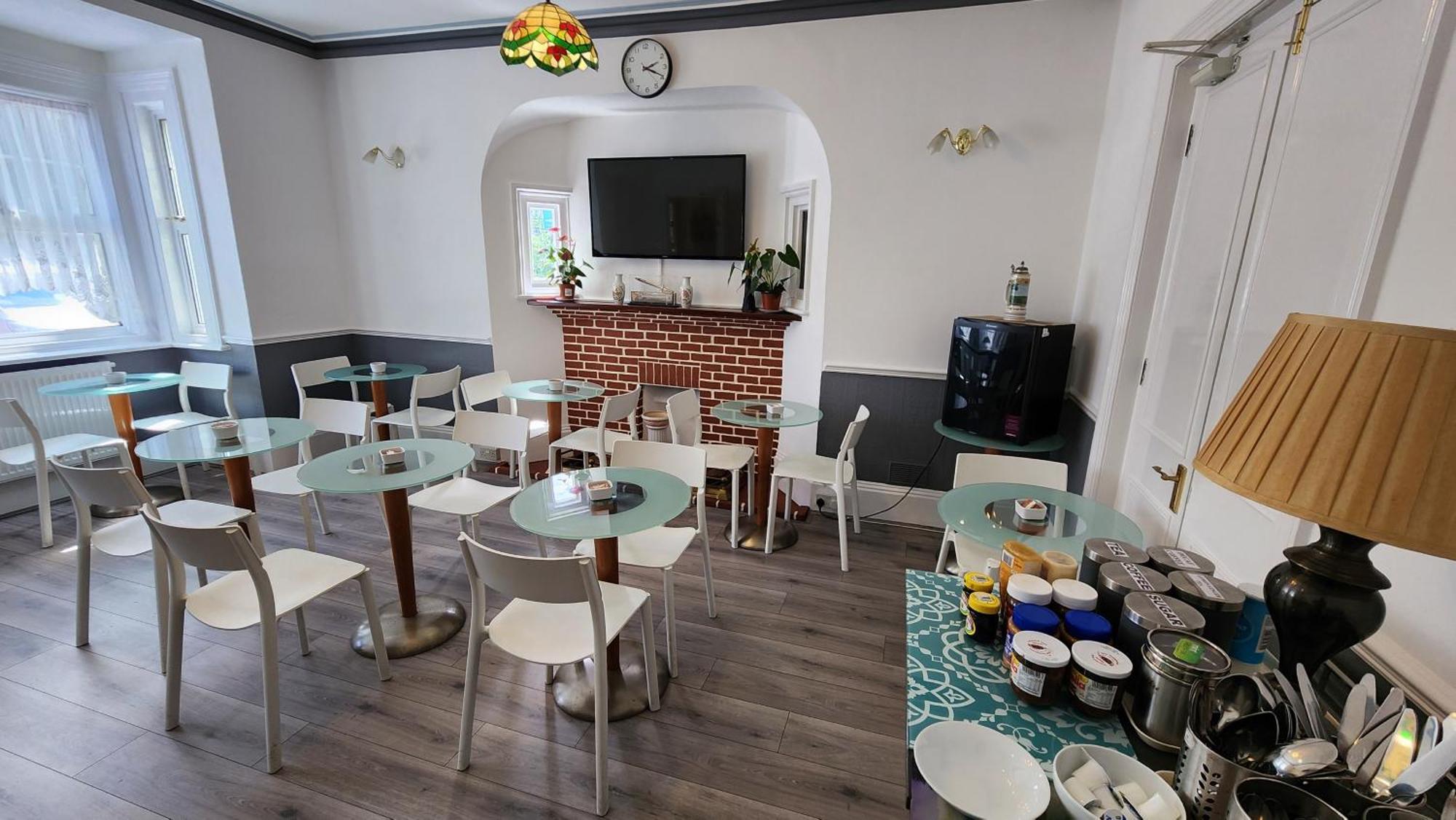 Gatwick Castle B&B Горлі Екстер'єр фото