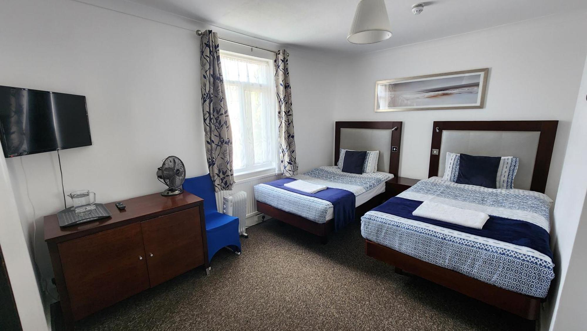 Gatwick Castle B&B Горлі Екстер'єр фото