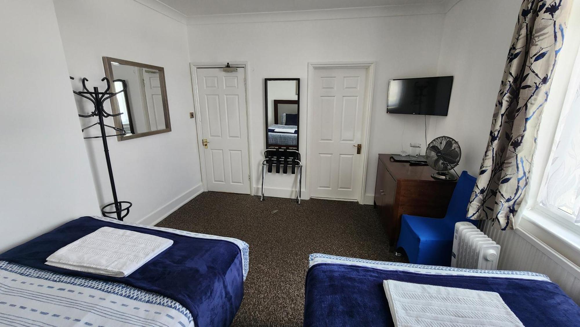 Gatwick Castle B&B Горлі Екстер'єр фото