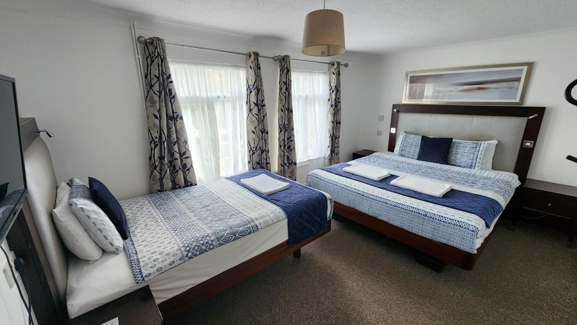 Gatwick Castle B&B Горлі Екстер'єр фото