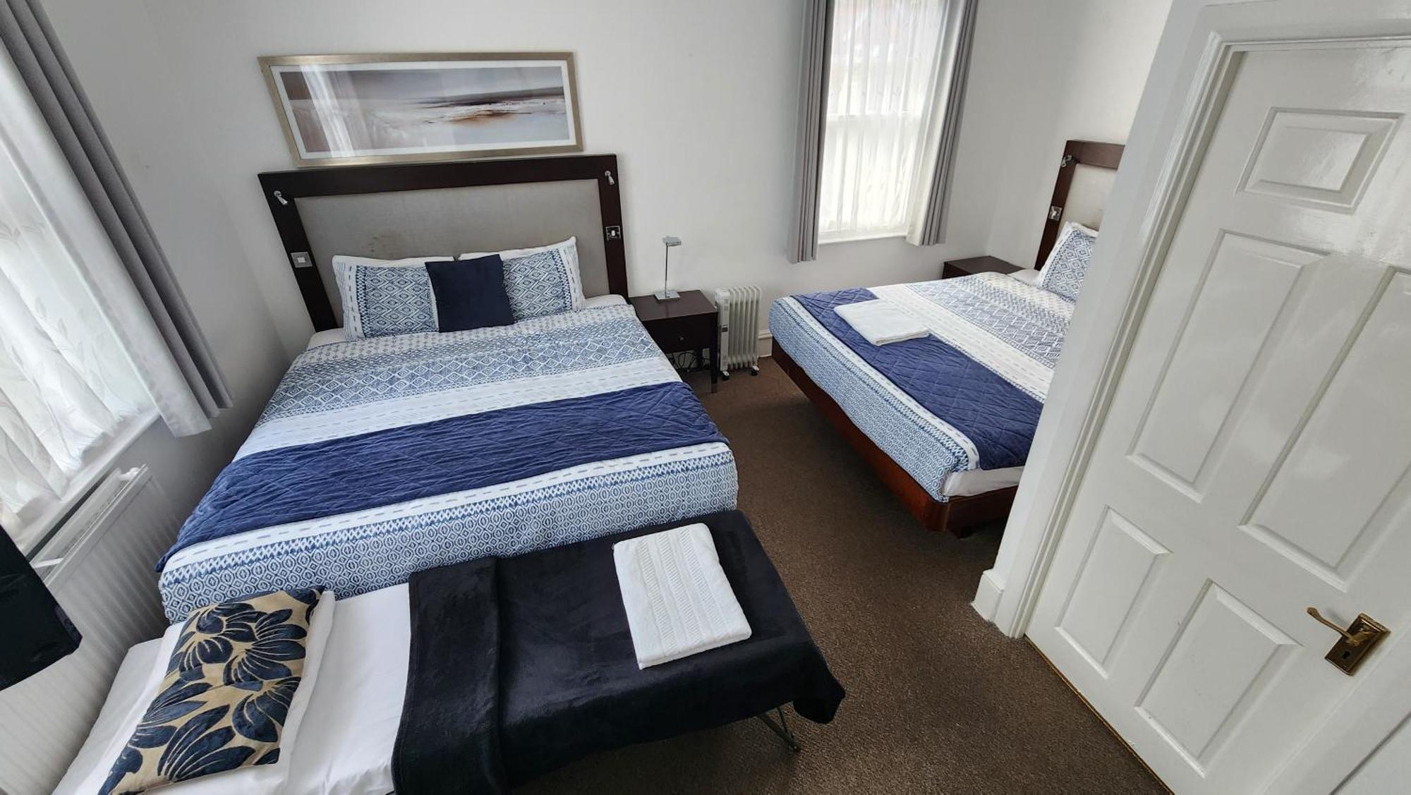 Gatwick Castle B&B Горлі Екстер'єр фото