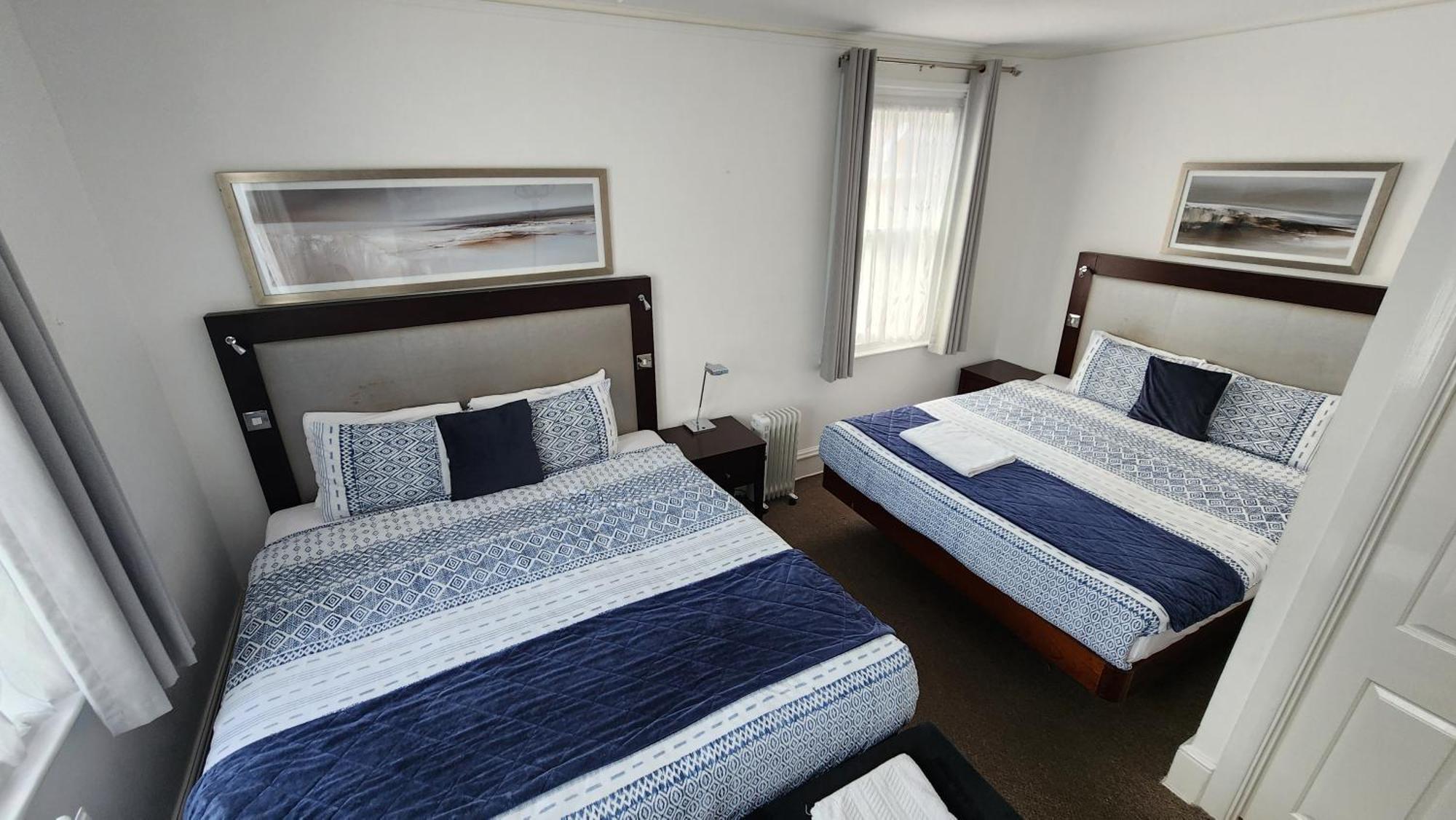 Gatwick Castle B&B Горлі Екстер'єр фото