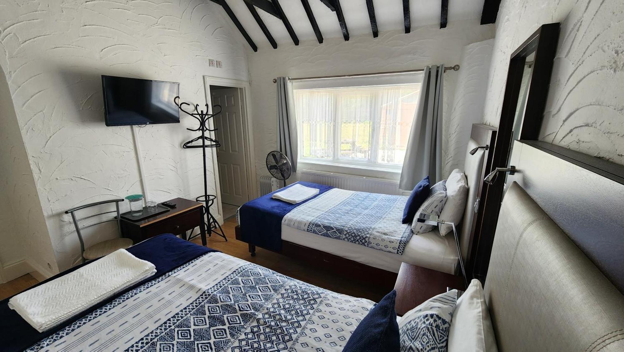 Gatwick Castle B&B Горлі Екстер'єр фото