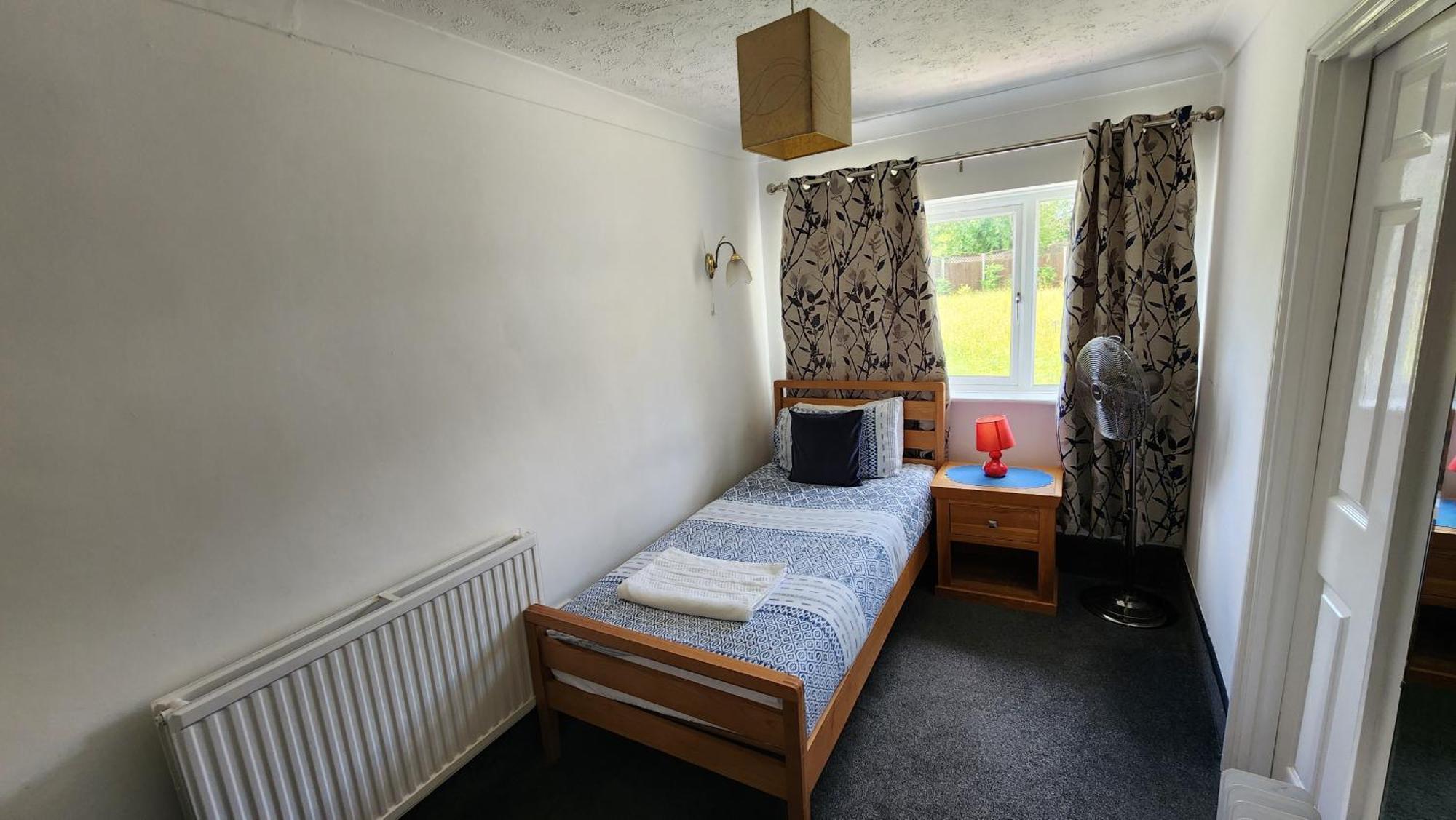 Gatwick Castle B&B Горлі Екстер'єр фото