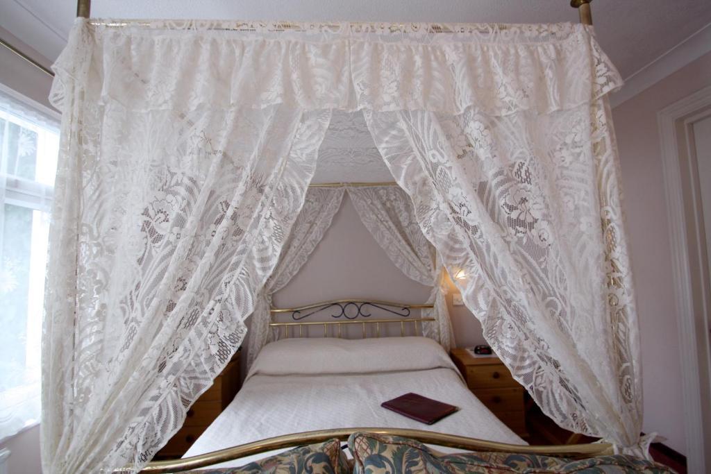 Gatwick Castle B&B Горлі Екстер'єр фото