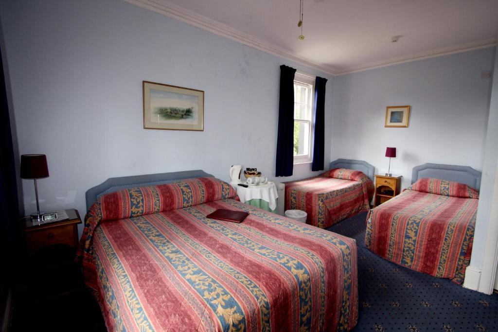 Gatwick Castle B&B Горлі Екстер'єр фото