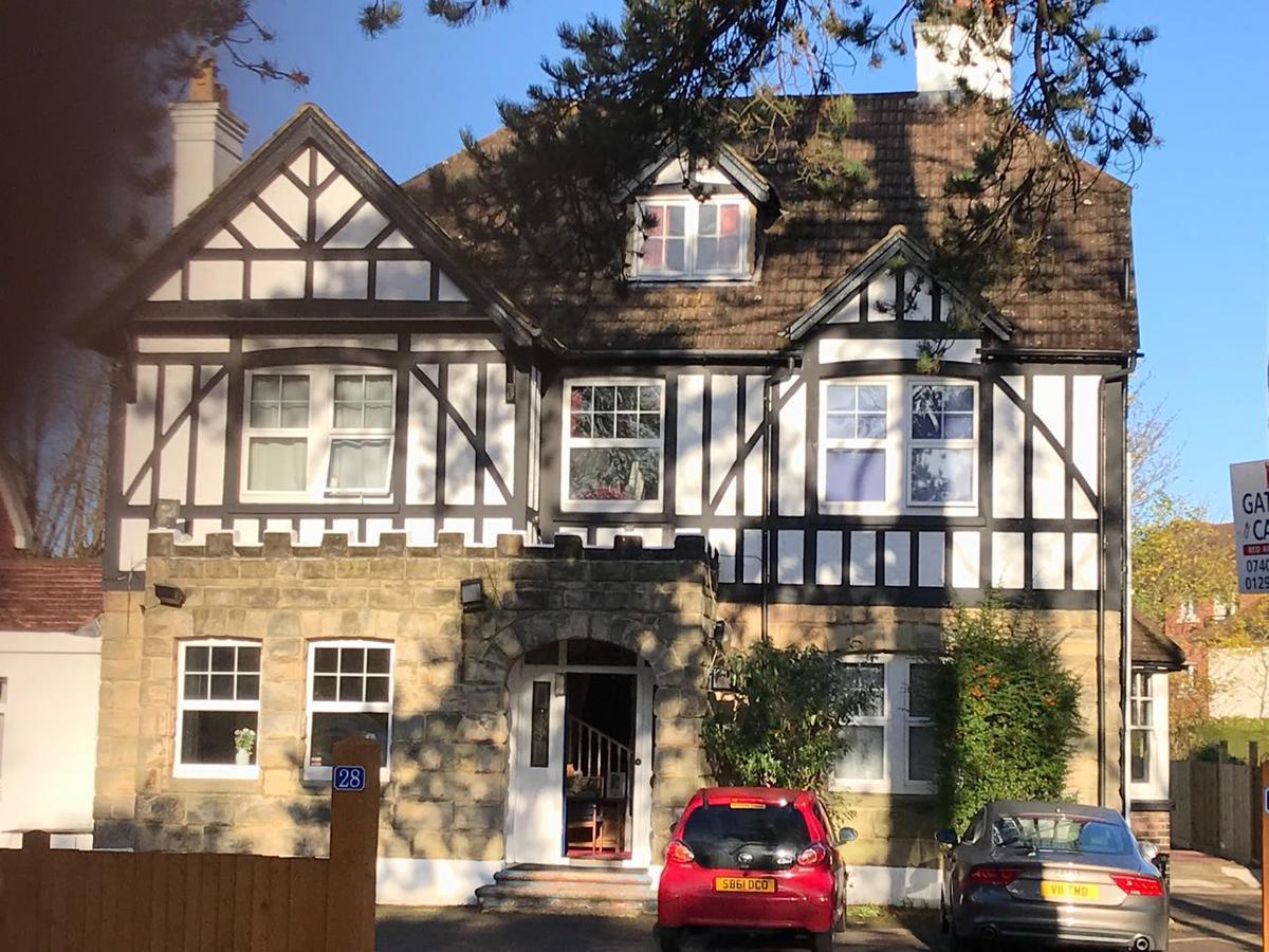 Gatwick Castle B&B Горлі Екстер'єр фото