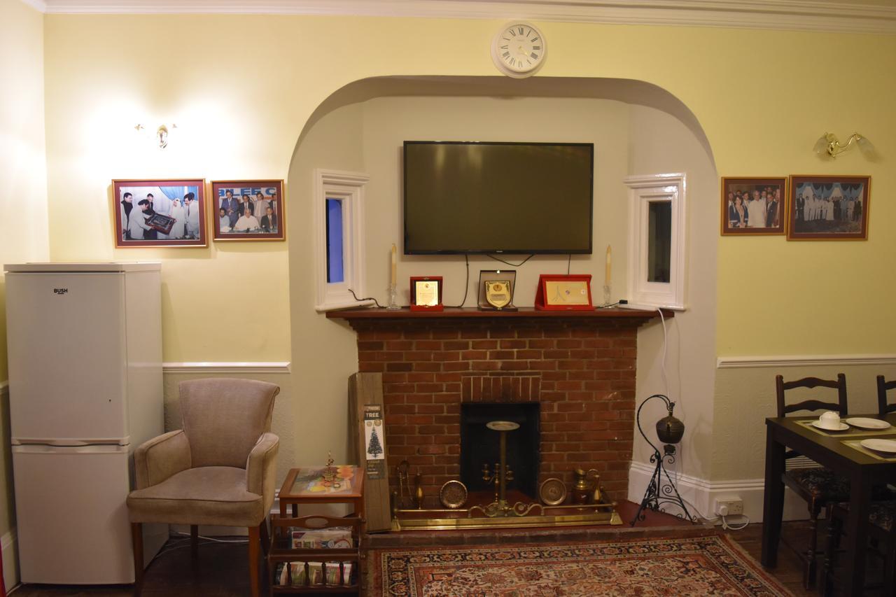 Gatwick Castle B&B Горлі Екстер'єр фото
