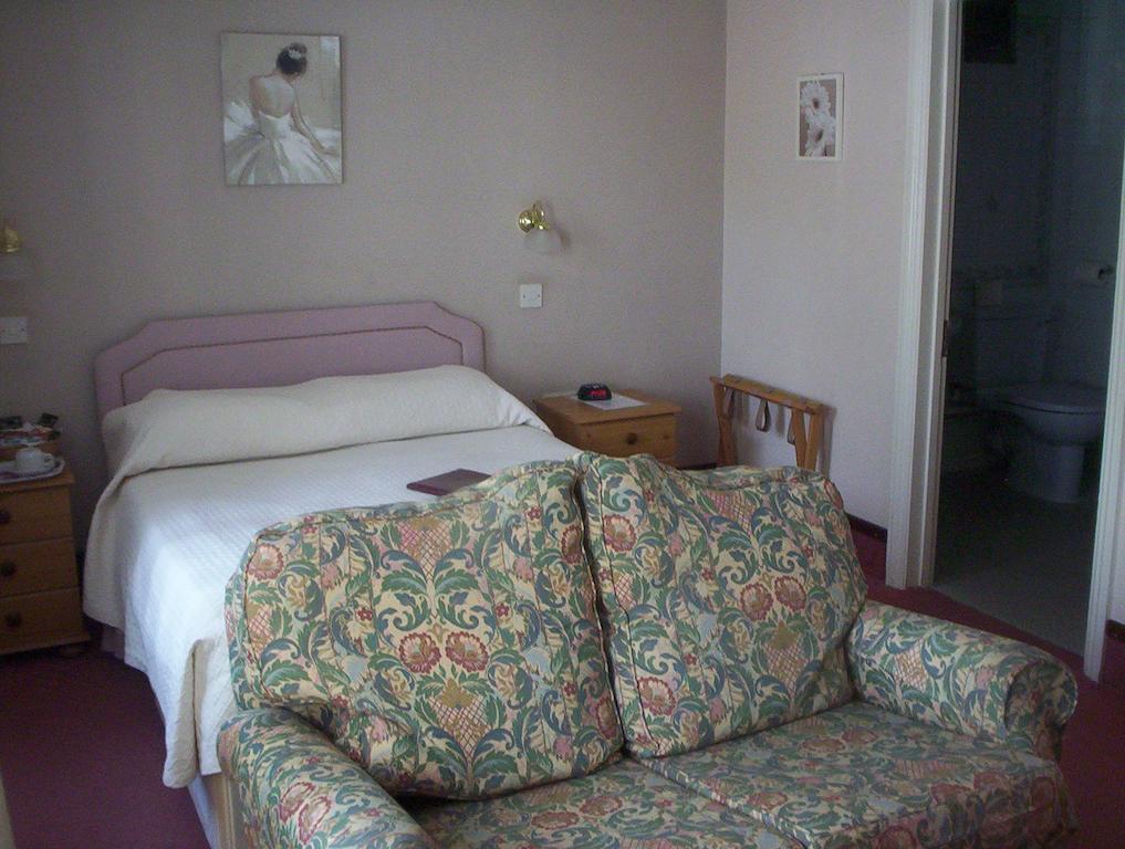 Gatwick Castle B&B Горлі Екстер'єр фото