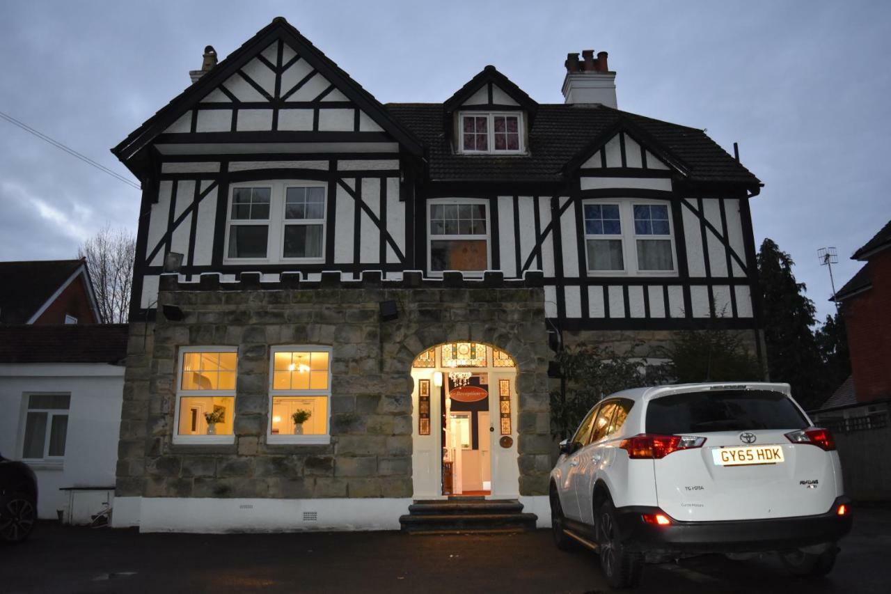 Gatwick Castle B&B Горлі Екстер'єр фото