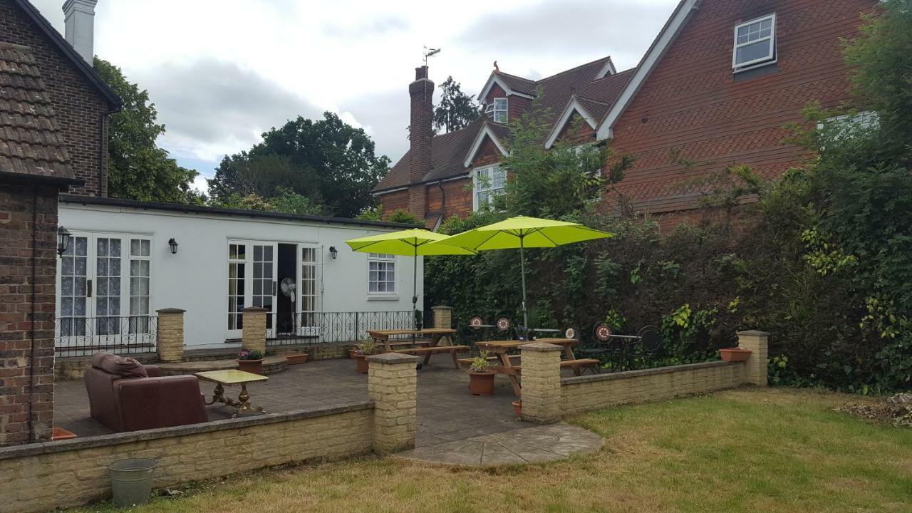 Gatwick Castle B&B Горлі Екстер'єр фото