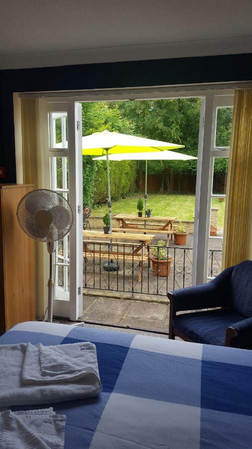 Gatwick Castle B&B Горлі Екстер'єр фото