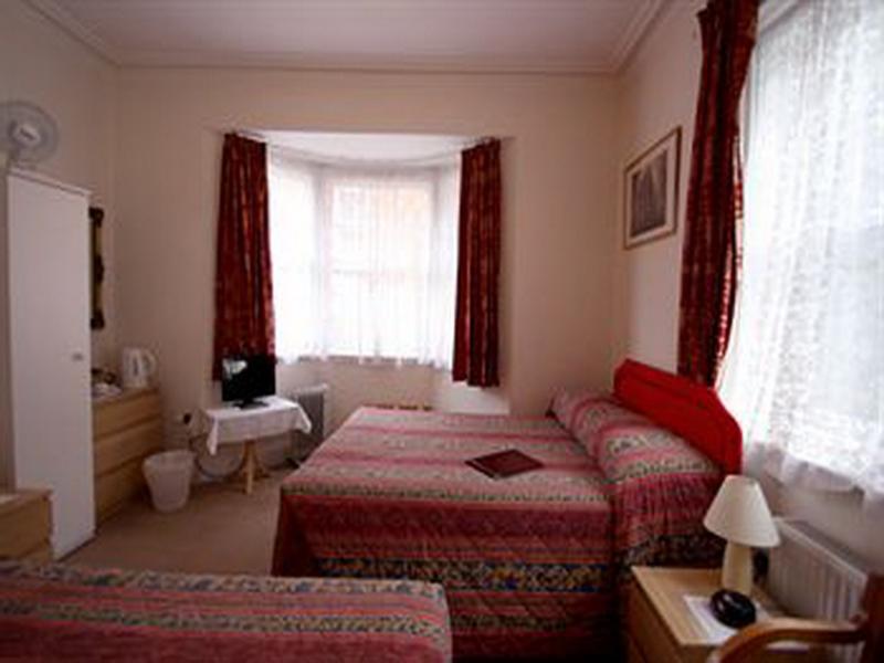 Gatwick Castle B&B Горлі Екстер'єр фото